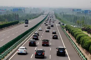什么是信息高速公路？信息社会的特征是什么？