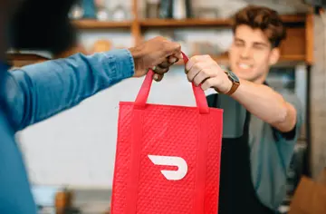 美国外卖巨头DoorDash与政府和解 赔偿骑手510万美元